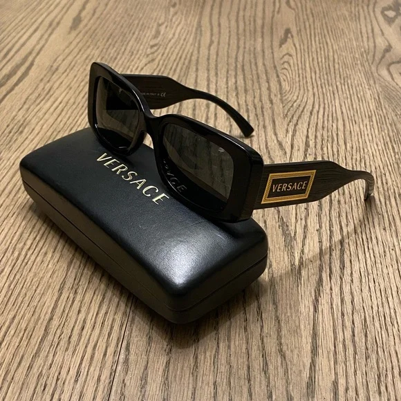 Versace Black Frame Square Gold Logo Sunglasses Model 4377 Men’s & Women’s NEW - Picture 1 of 10